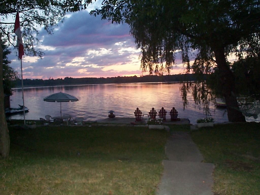 Windswept On The Trent Hotel Campbellford Buitenkant foto
